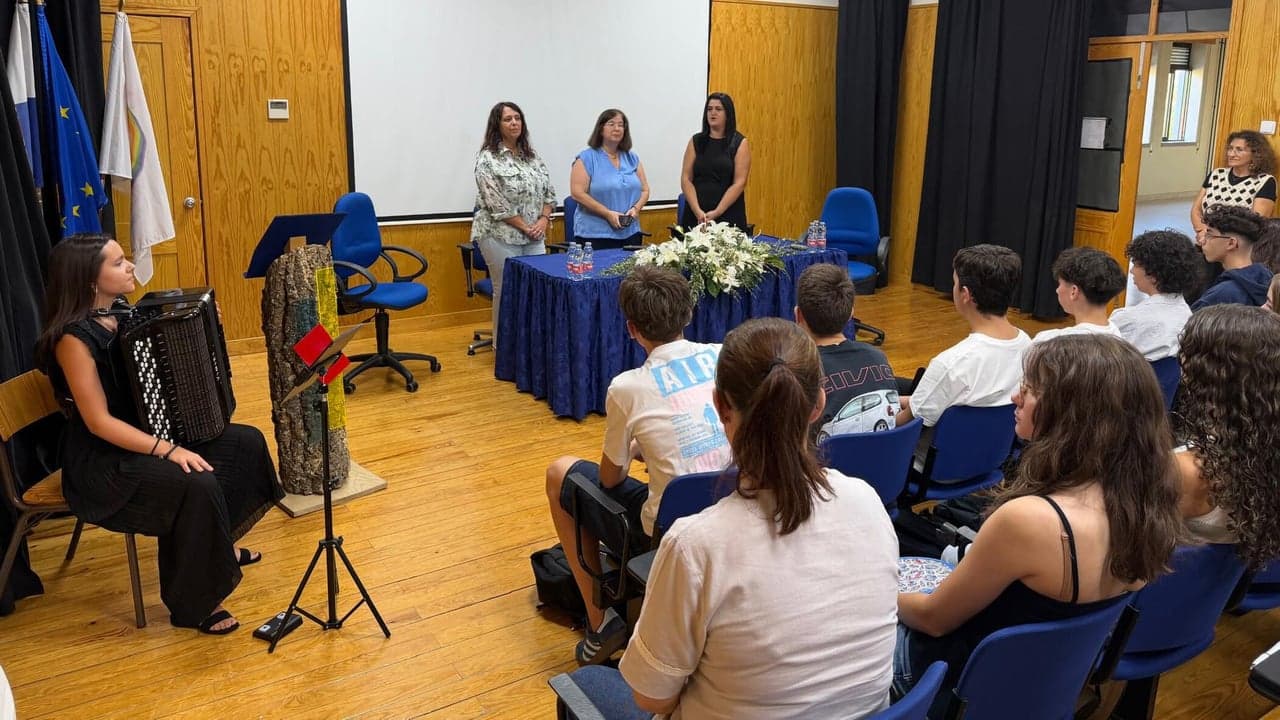 Imagem da notícia: Arranque do ano letivo assinalado pela escola secundária