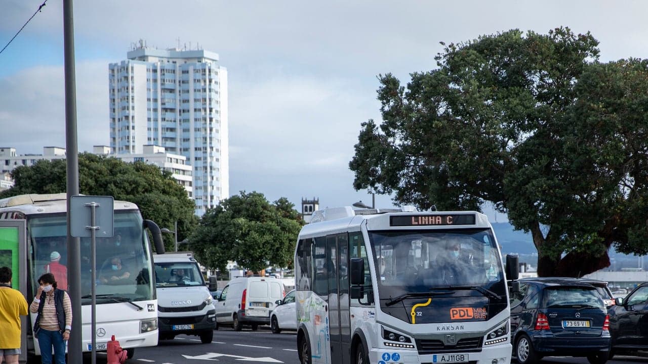 Imagem da notícia: Câmara de Ponta Delgada quer tornar Minibuses gratuitos para todos