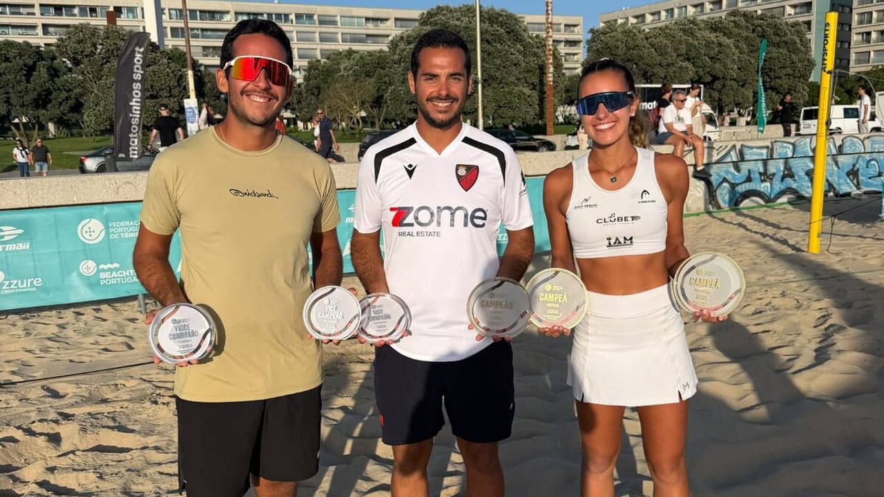Imagem da notícia: Martim Sousa campeão nacional de ténis de praia