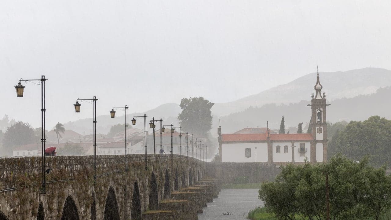 Imagem da notícia: Proteção Civil recomenda precauções para o início da época de chuvas