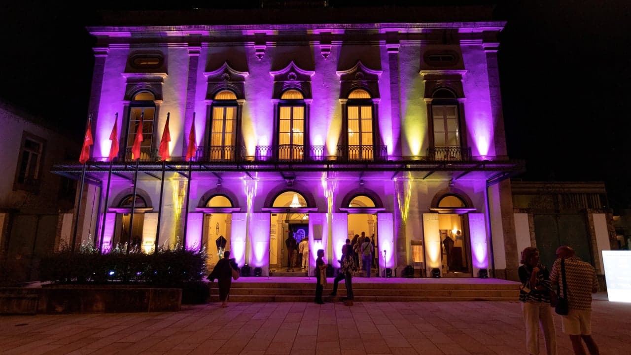 Imagem da notícia: Teatro Diogo Bernardes assinala 130 anos com programação artística
