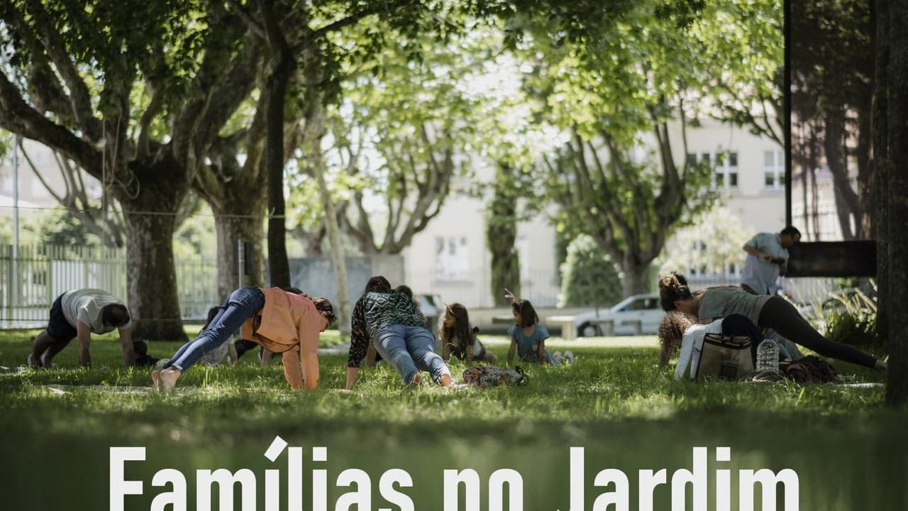 Imagem da notícia: Yoga e leitura em família no jardim da Biblioteca Municipal