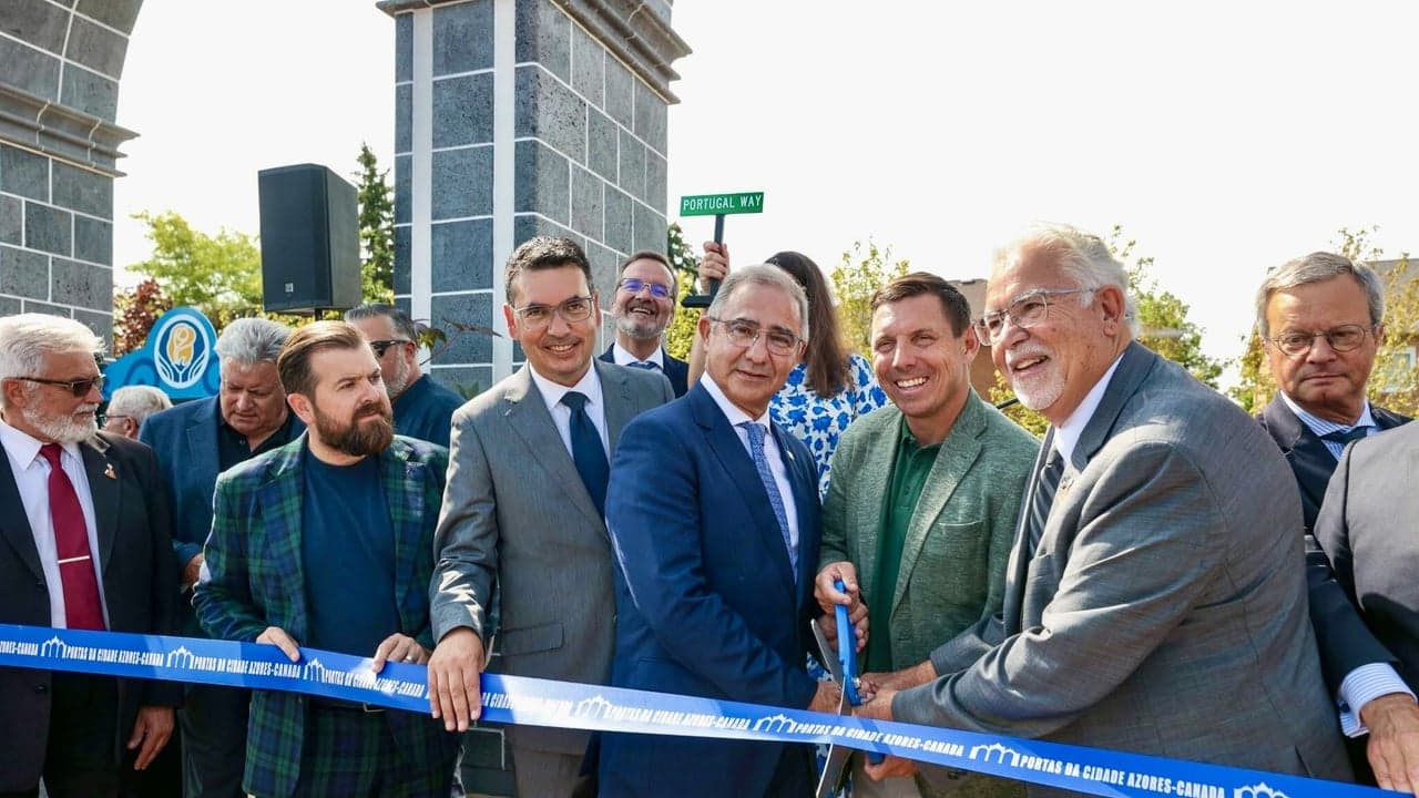 Imagem da notícia: Réplica das Portas da Cidade inaugurada em Brampton