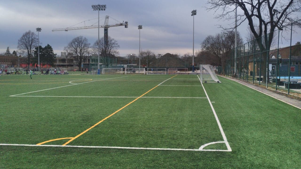 Imagem da notícia: Relvado sintético do Campo de Jogos é inaugurado em Vila de Rei