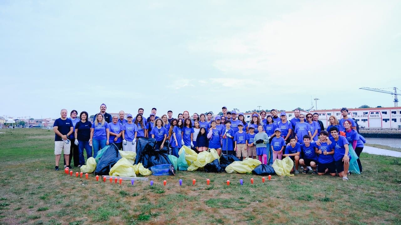 Imagem da notícia: Sunset Beach Cleanup sensibiliza para lixo marinho