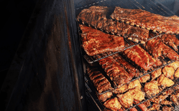 Logótipo de Ribs & Company — Restauração em Almada