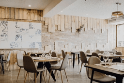 Logótipo de Dux - Petiscos e Vinhos — Restauração em Coimbra