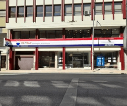 Logótipo de RE/MAX Vantagem Académica — Imobiliário em Coimbra