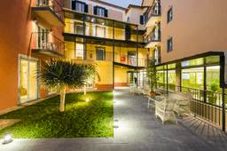 Logótipo de Castanheiro Boutique — Alojamento em Funchal
