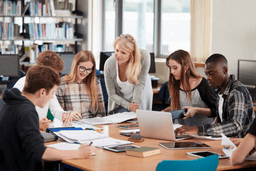 Logótipo de Escola Profissional de Comércio de Lisboa — Educação em Lisboa