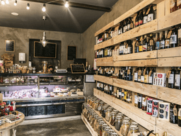 Logótipo de Mercearia Poço dos Negros — Restauração em Lisboa
