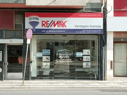 Logótipo de RE/MAX Vantagem Avenida — Imobiliário em Lisboa