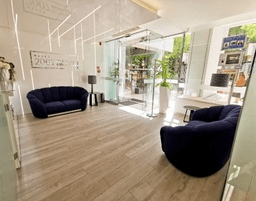 Logótipo de RE/MAX Vantagem Central — Imobiliário em Lisboa