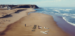 Logótipo de Mellowmove Surfcamp — Alojamento em Mafra