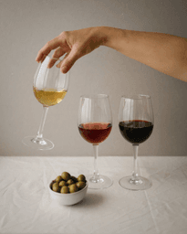 Logótipo de Vinho Comigo - Wine Tastings & Tours — Comércio em Mafra
