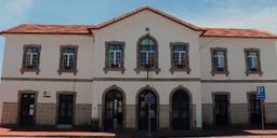 Logótipo de Cork Train Station Guesthouse — Alojamento em Ovar