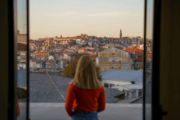 Logótipo de Feel Porto Firmeza Coworking & Flats — Alojamento em Porto