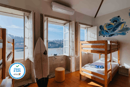 Logótipo de Happy Porto Hostel & Apartments — Alojamento em Porto