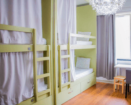 Logótipo de Travel & Live Porto Hostel — Alojamento
