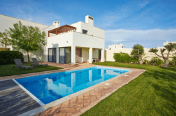 Logótipo de Pinewood Houses — Alojamento em Vila do Bispo