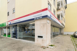 Logótipo de RE/MAX Vantagem Atrium — Imobiliário